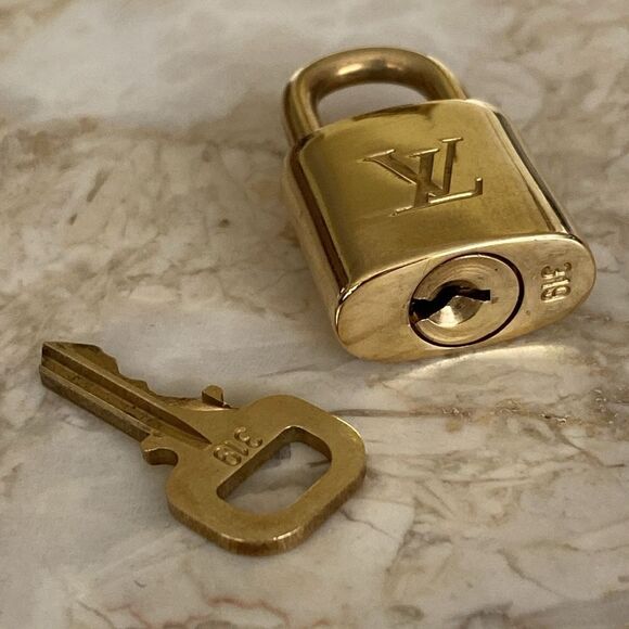 Louis Vuitton Padlock & Key #319 - Picture 4 of 5